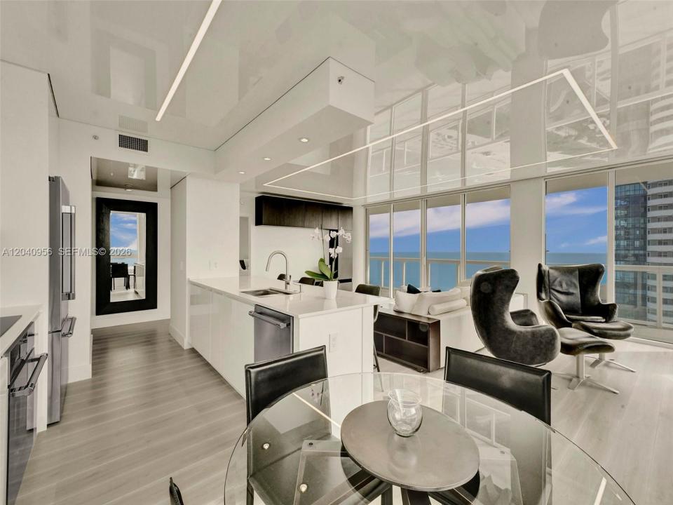 6365 Collins Ave 2407, Miami Beach, Florida 33141, Stati Uniti