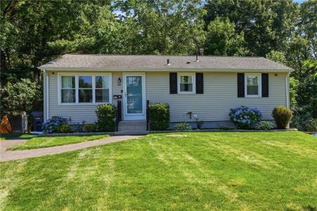 36 Mary Beth Drive, Warwick, Rhode Island 02886, USA