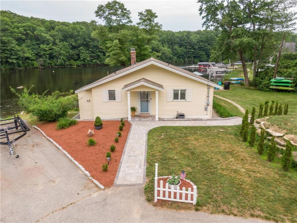 55 Alan Avenue, Burrillville, Rhode Island 02859, HOA KỲ