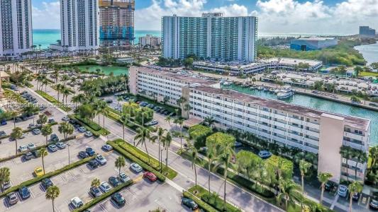 Sunny Isles Beach, Florida 33160, USA