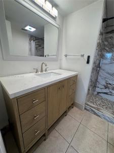 8500 Sunrise Lakes Blvd 103, Sunrise, Florida 33322, USA