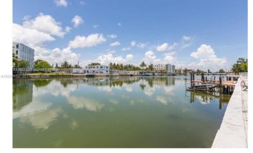 8210 Byron Ave 9, Miami Beach, Florida 33141, USA