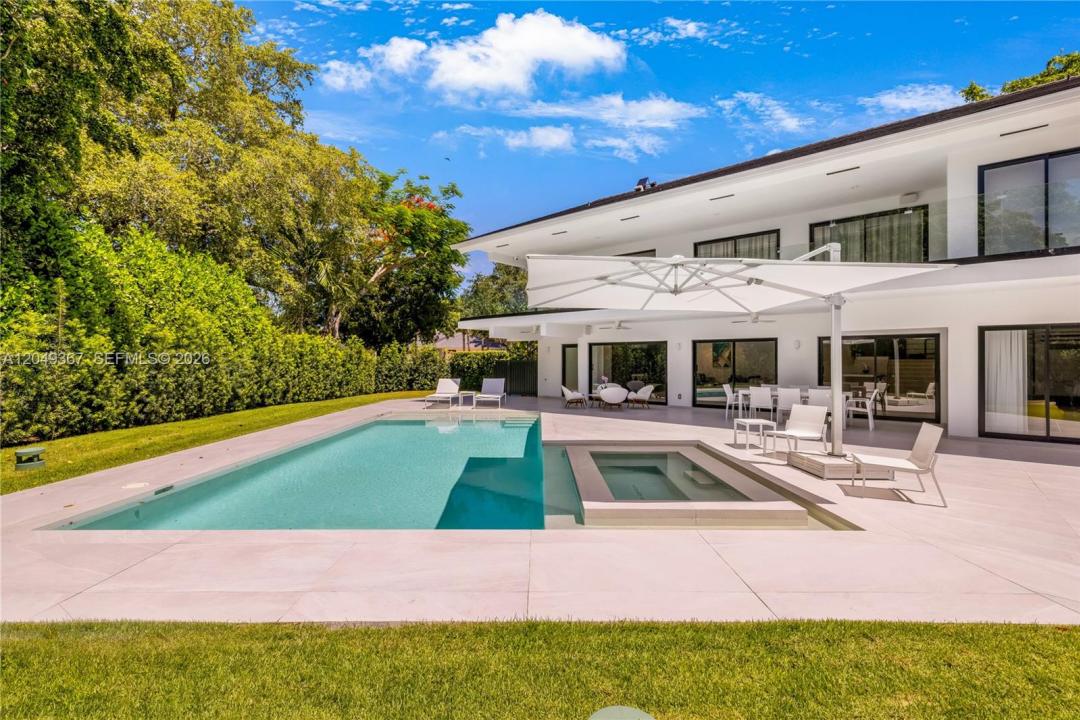 7180 E Lago Dr, Coral Gables, פלורידה 33143, ארצות הברית של אמריקה