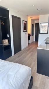 20 NE 11 Street 2212A, Miami, Florida 33132, USA