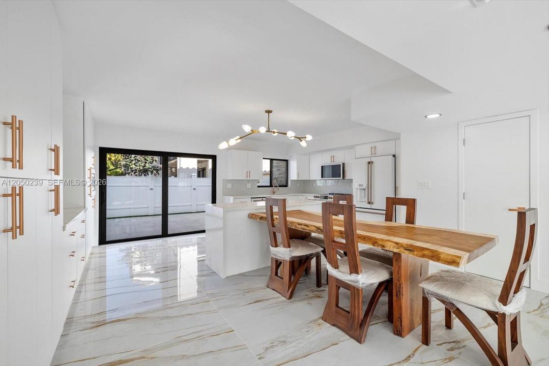 16449 NE 26 Ave 16, North Miami Beach, Flórida 33160, Estados Unidos