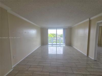15600 NW 7th Ave 511, Miami, Floryda 33169, USA