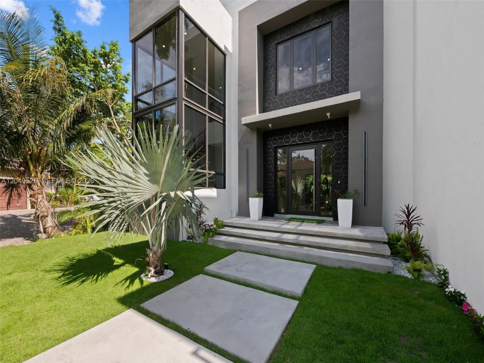 638 Lakeside Harbor, Boynton Beach, Florida 33435