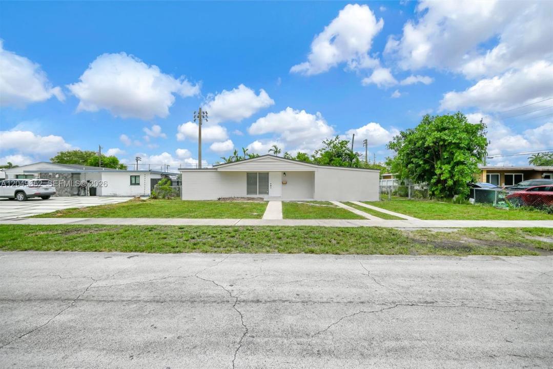 1380 W 60th Ter, Hialeah, Florida 33012, USA