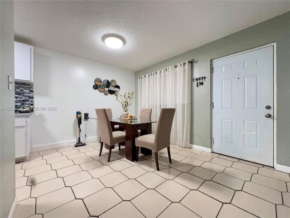 10765 SW 4th St 3, Sweetwater, Florida 33174, Stati Uniti