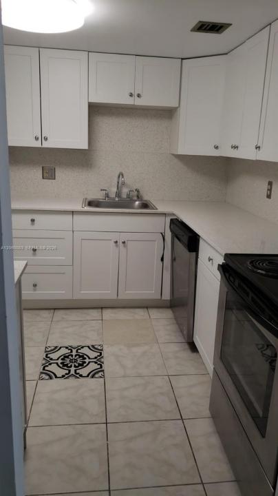 500 Executive Center Dr 4E, West Palm Beach, Florida 33401, Stati Uniti