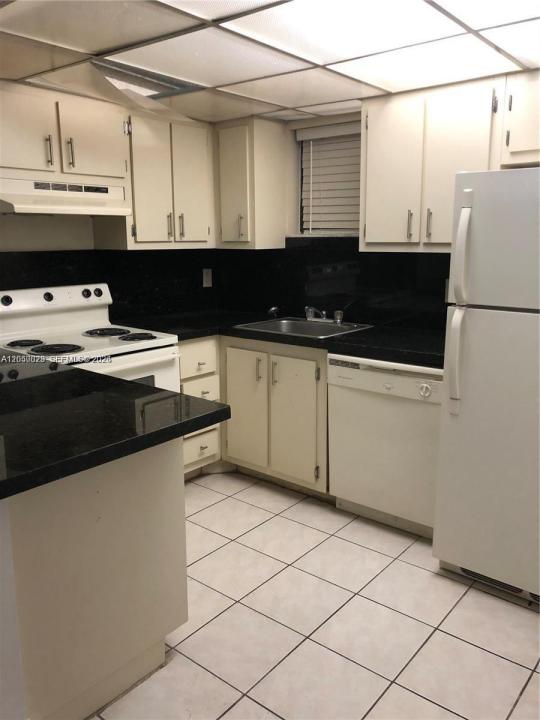 8290 Lake Dr 349, Doral, Floride 33166, États-Unis