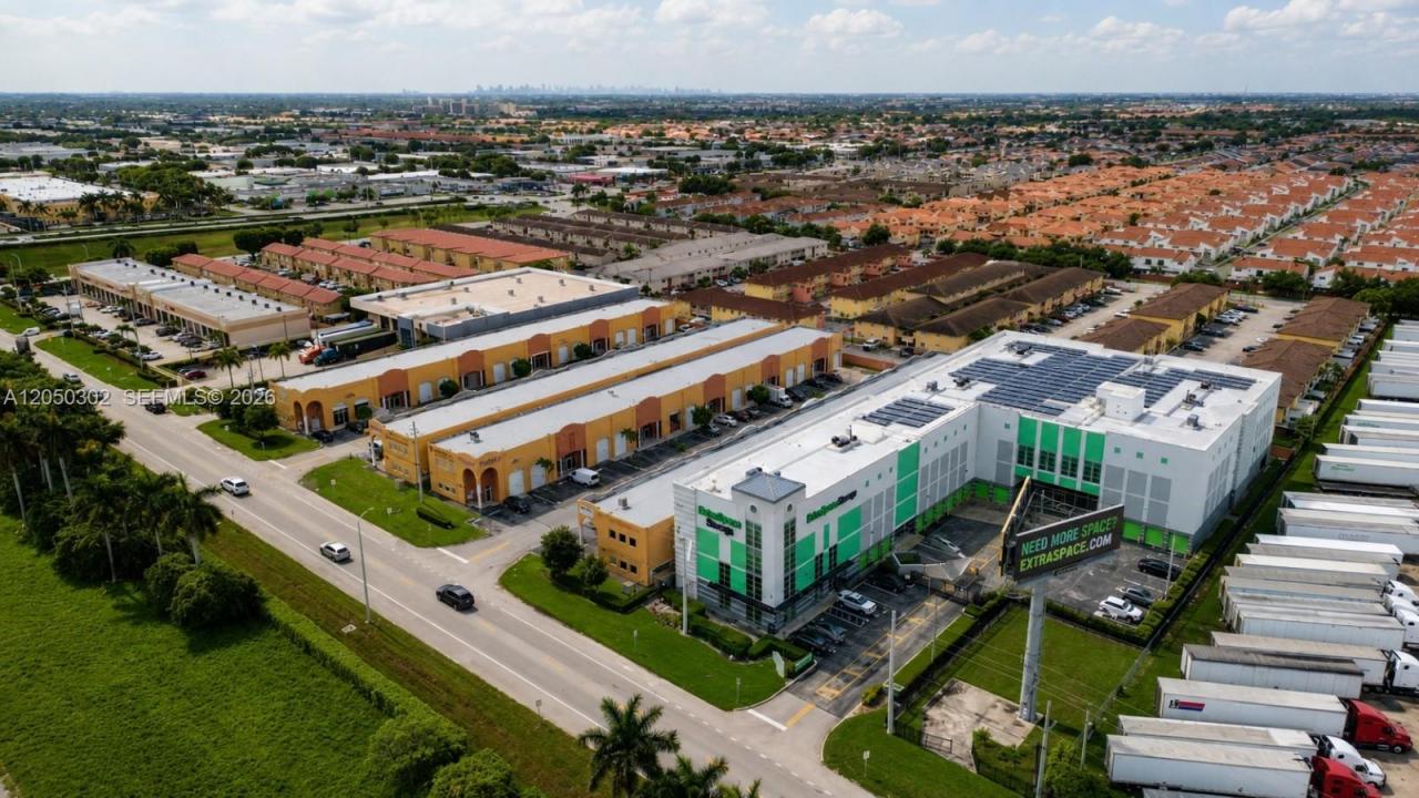 2950 W 84th St, Hialeah, Florida 33018, USA