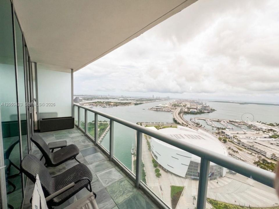 888 Biscayne Blvd 4005, Miami, Florida 33132, USA