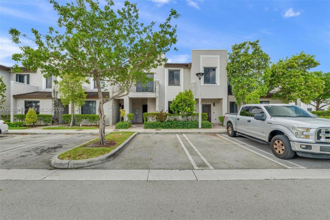 582 NE 207th St, Miami, Floride 33179, États-Unis