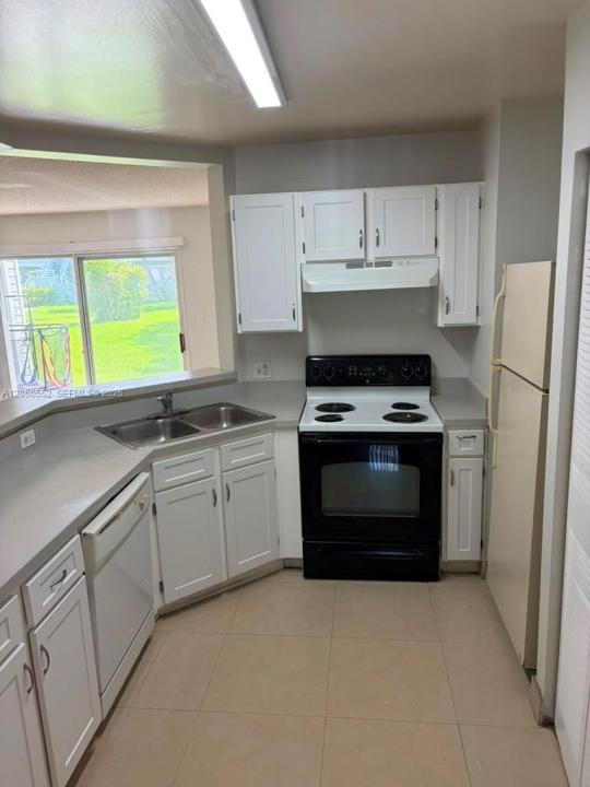 3461 NW 44th St 102, Oakland Park, Floride 33309, États-Unis