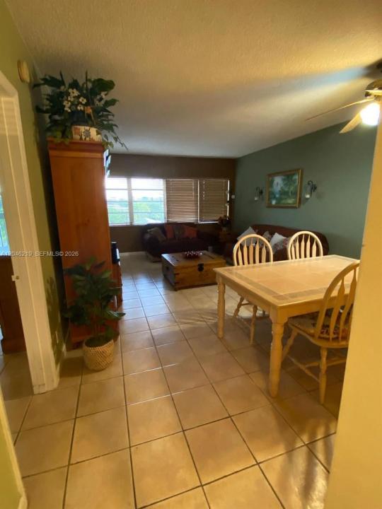 330 SE 2nd St 403F, Hallandale Beach, Floride 33009, États-Unis