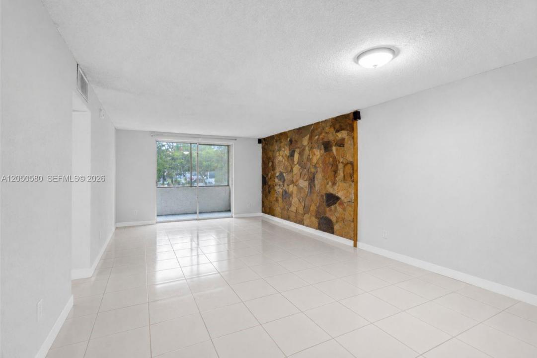 8501 NW 8th St 105, Miami, Florida 33126, Stati Uniti