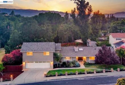 Adams Way, Pleasanton, كاليفورنيا 94566, الولايات المتحدة
