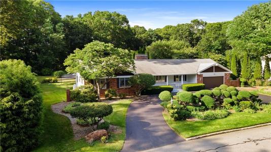 20 Oak Dell Circle, East Greenwich, Rhode Island 02818, USA