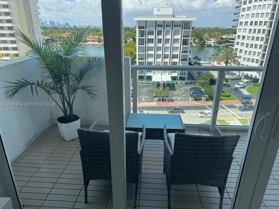 5601 Collins Ave 823, Miami Beach, Florida 33140, USA