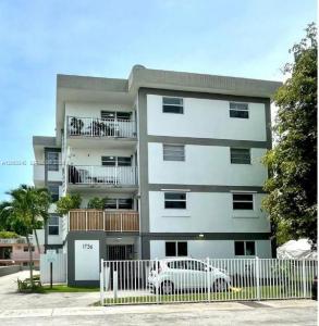 1736 SW 19th St 404, Miami, Florida 33145, USA