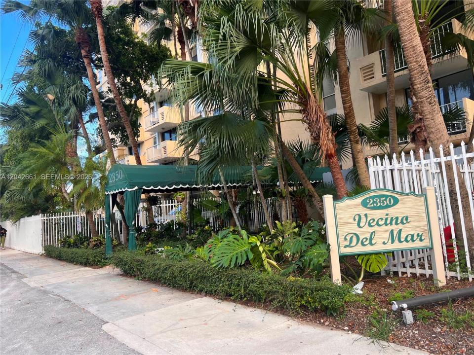2350 NE 135th St 209, North Miami, Floride 33181, États-Unis
