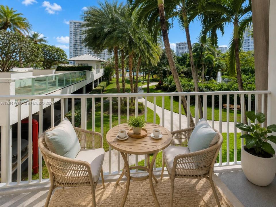 2801 NE 183rd St 208W, Aventura, Floride 33160, États-Unis