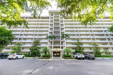 605 Oaks Dr 607, Pompano Beach, Florida 33069, USA