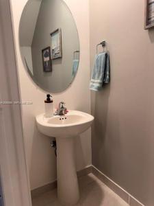 14852 SW 183rd Ter, Miami, Florida 33187, USA