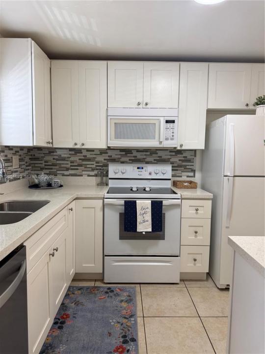 9540 Sunrise Lakes Blvd 208, Sunrise, Floride 33322, États-Unis
