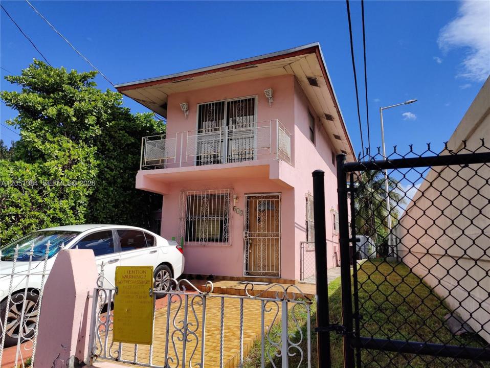 945 NW 19th Ave, Miami, Florida 33125, Stati Uniti