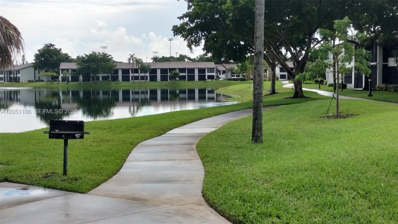 212 Lake Pointe Dr 307, Oakland Park, Florida 33309, USA