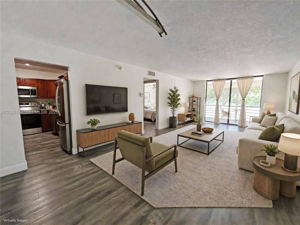 1400 Saint Charles Pl 217, Pembroke Pines, Floride 33026, États-Unis