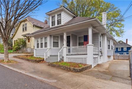 102 Overhill Road, Providence, Rhode Island 02906, USA