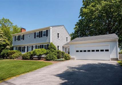 94 Ferreira Terrace, Portsmouth, Rhode Island 02871, USA