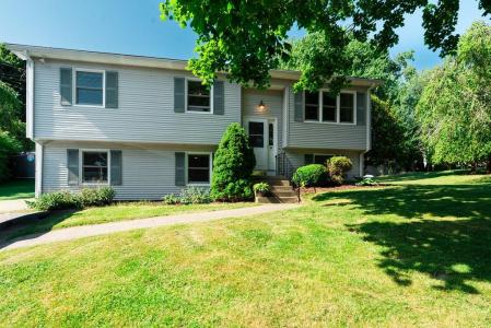 35 OLD PINE Road, Narragansett, Rhode Island 02882, USA