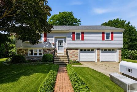 18 Continental Drive, Middletown, Rhode Island 02842, USA