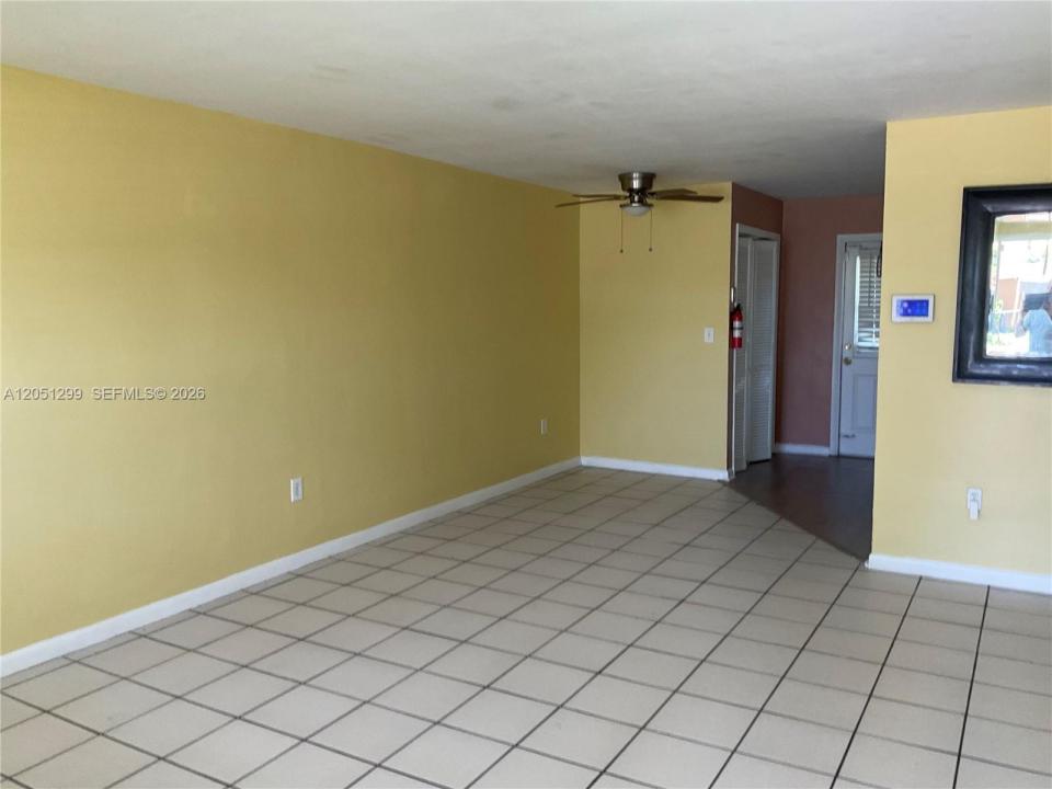 1195 NW 100th Ter 1, Miami, Florida 33150, USA