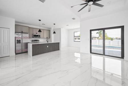 2511 NW 7th Street, Cape Coral, Florida 33993, Amerika Birleşik Devletleri