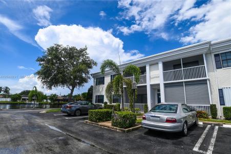 130 Cypress Club Dr 324, Pompano Beach, Florida 33060, USA