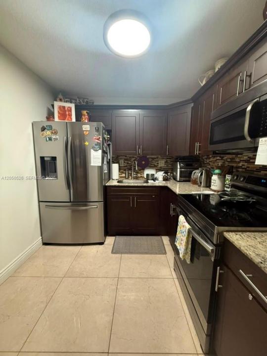 9405 W Flagler St 212D, Miami, Floryda 33174, USA