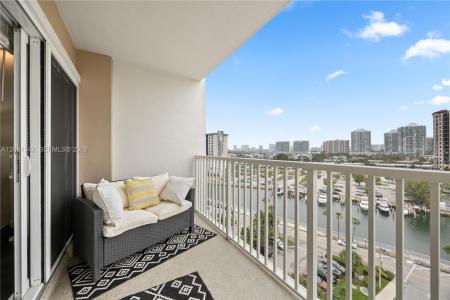 300 Bayview Dr 903, Sunny Isles Beach, Florida 33160, USA