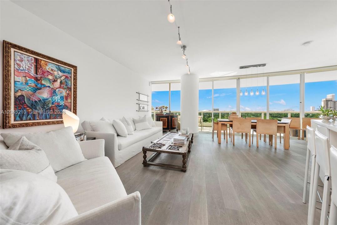 2127 Brickell Ave 1006, Miami, Floryda 33129, USA