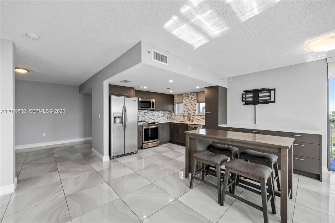 16590 NE 26th Ave 502, North Miami Beach, Floride 33160, États-Unis