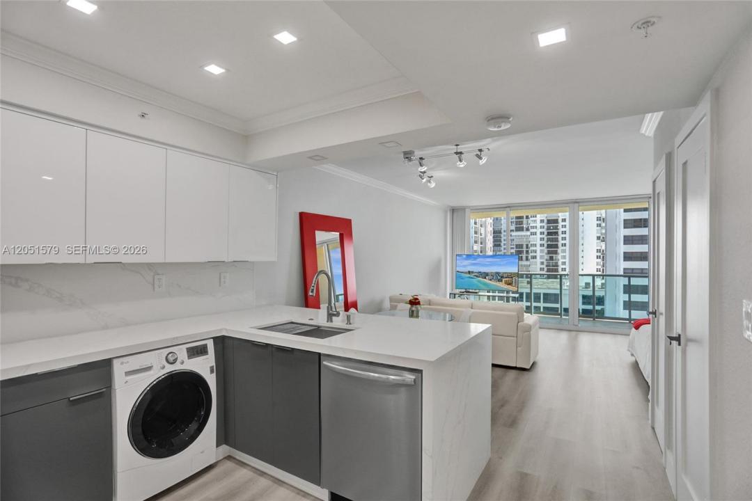 2501 S Ocean Dr 704 (available now), Hollywood, Floride 33019, États-Unis