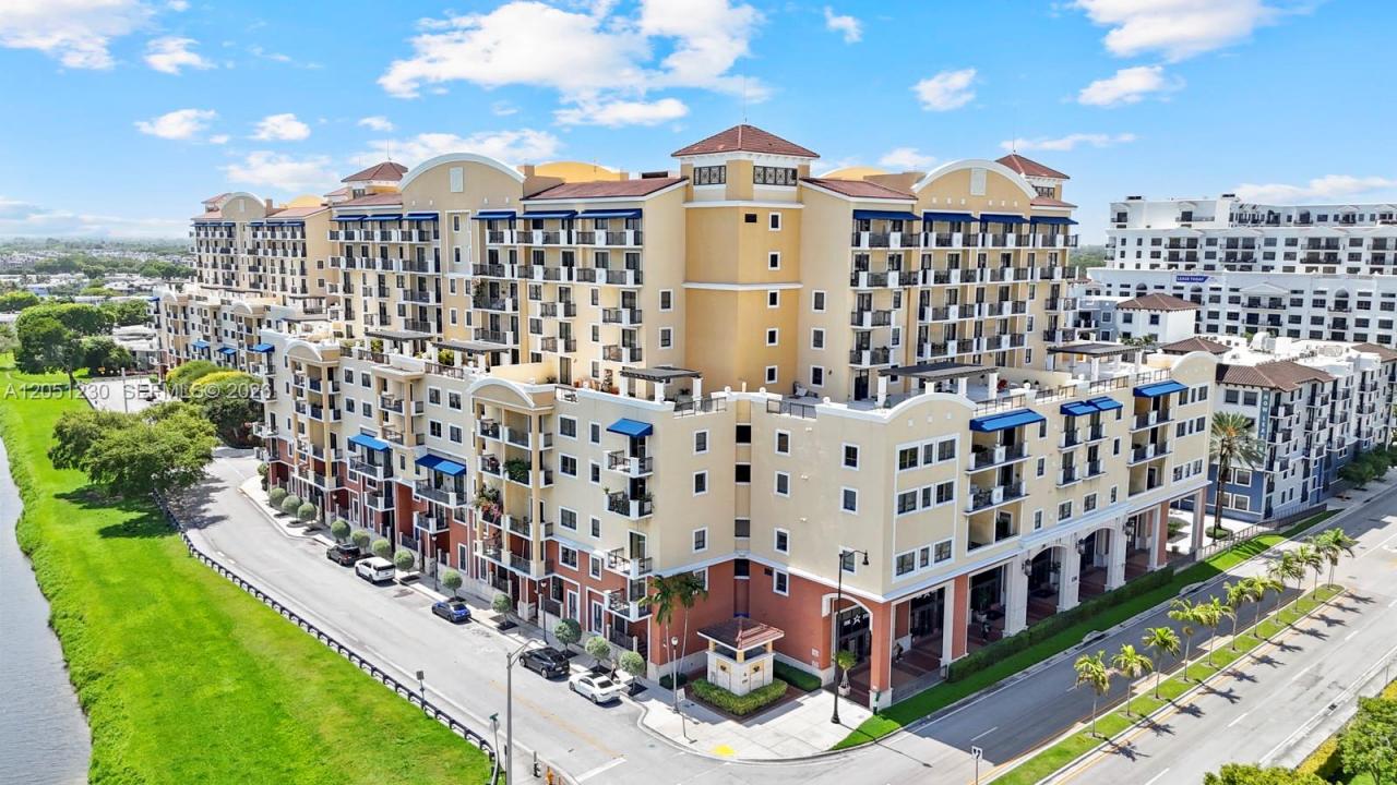 8390 SW 72nd Ave 702, Miami, Florida 33143, Stati Uniti