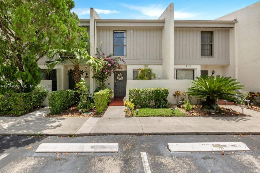 1121 NW 98th Ter 119, Pembroke Pines, Florida 33024, USA