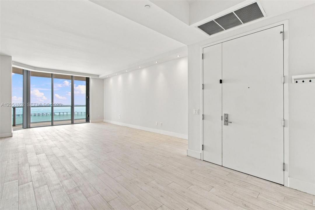 1300 Brickell Bay Dr 3804, Miami, Florida 33131, USA