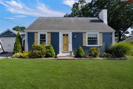 76 Brewster Drive, Warwick, Rhode Island 02889, USA