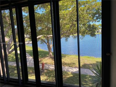 201 Lake Pointe Dr 205, Oakland Park, Florida 33309, USA